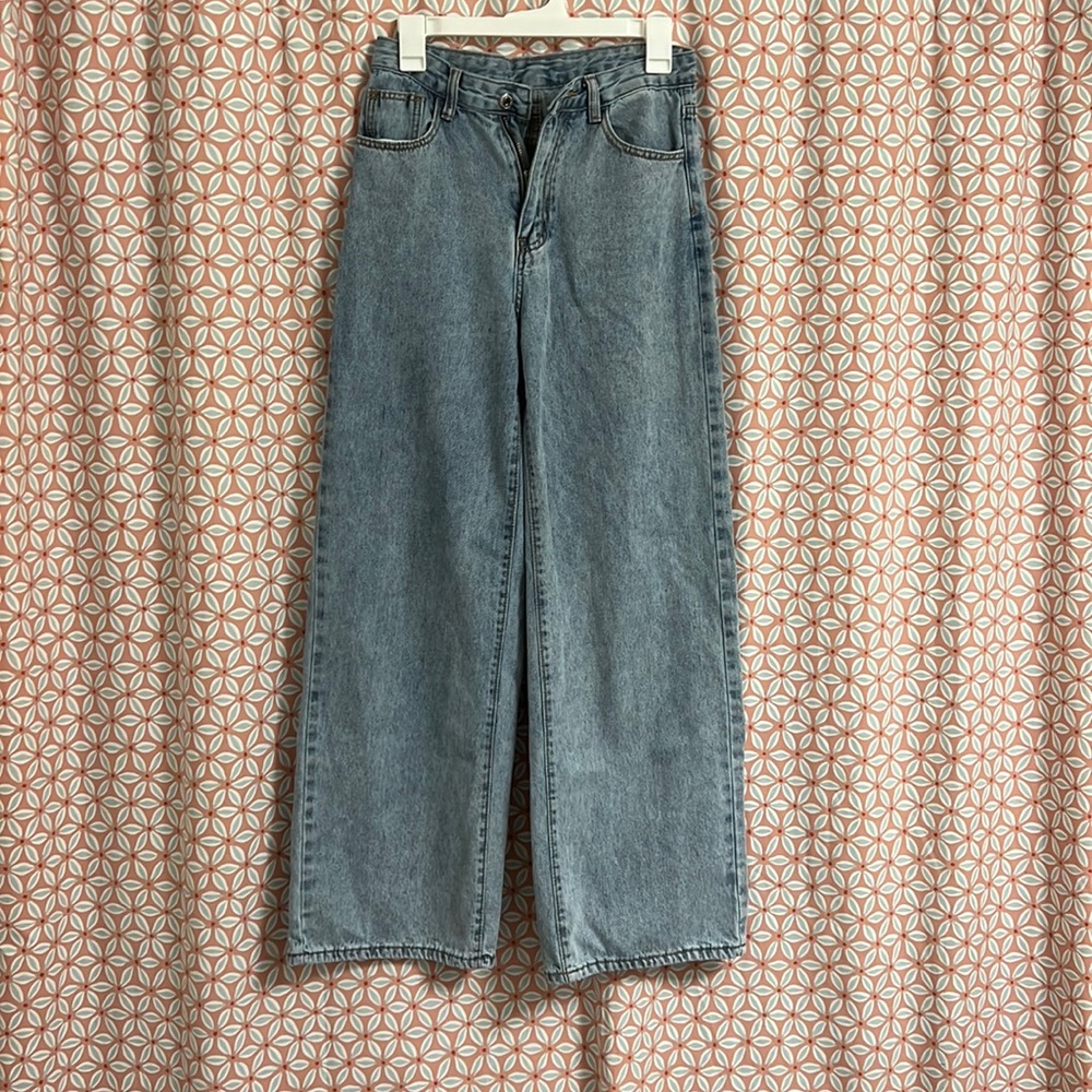 Shein Wide Leg Light wash jeans!!